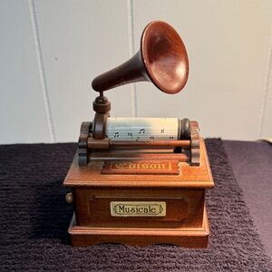 Vintage Music Box Edison Musicale, Berkeley Designs, plays Memory